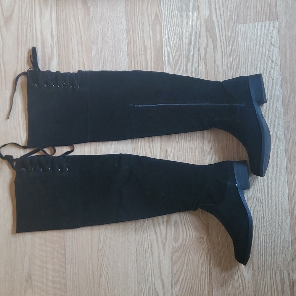 Thigh high boots. Black size 8